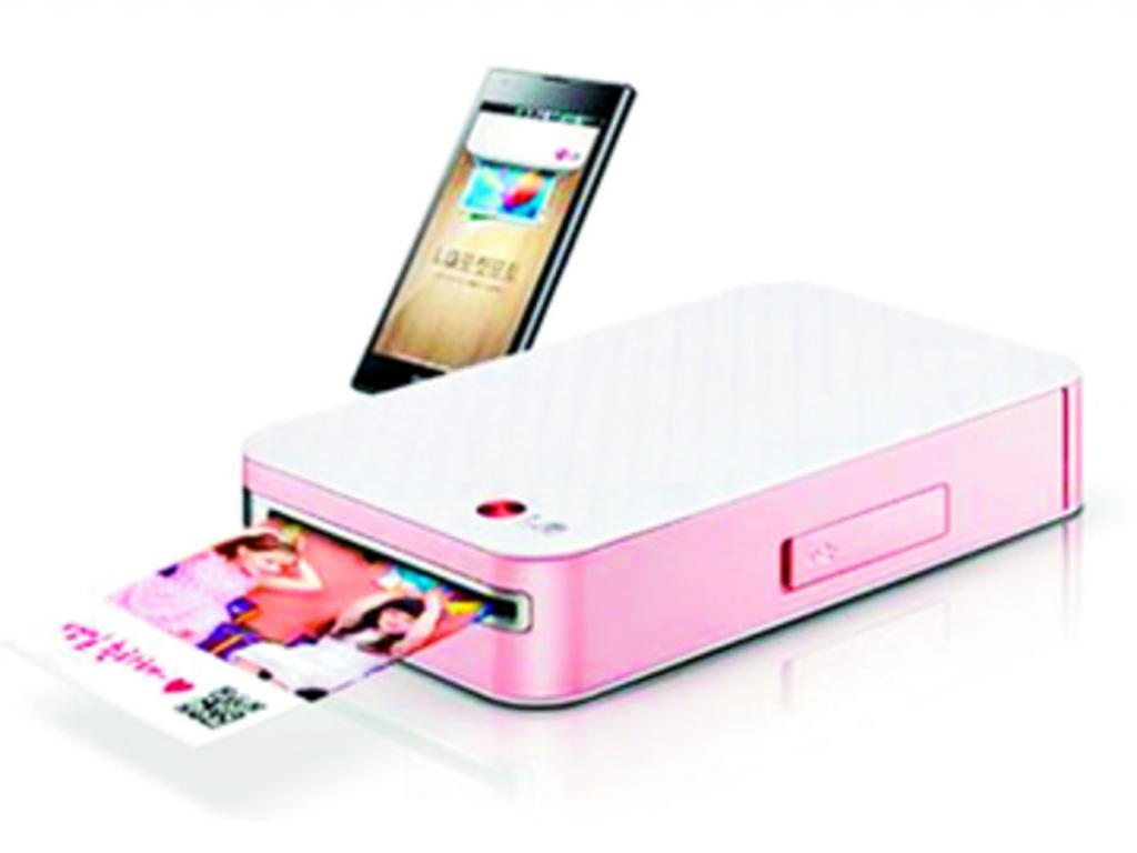 Este dispositivo de LG es perfecto para llevarlo a donde quieras. Se conecta al smartphone a través del sistema NFC o mediante Bluetooth, sin necesidad de cables por ningún sitio.