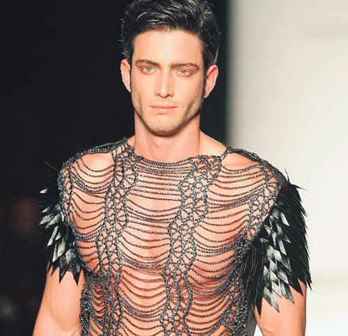<p>Gladiador. Como si se tratara del héroe de Troya, Aquiles, Vassilios resalta la figura masculina.</p>