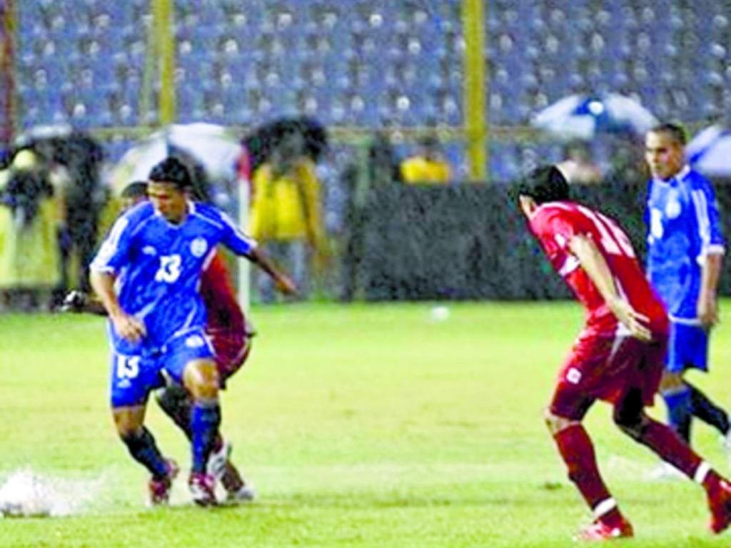 En la eliminatoria de 2008, Panamá se dejó voltear un 1-0 como visitante ante El Salvador (3-1), que lo dejó prematuramente fuera de carrera por llegar al Mundial de Sudáfrica 2010.(Archivo)