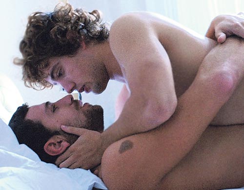 <p>Amor. Los hermanos sobrepasan los límites.</p>