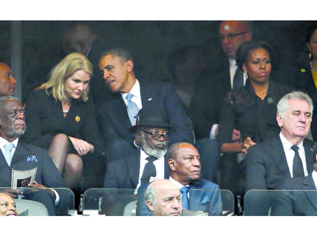 Michelle se notaba aburrida. Barack y Helle solo sabían secretear. ¿Sobre qué hablarían?, ¿secreto de estado?