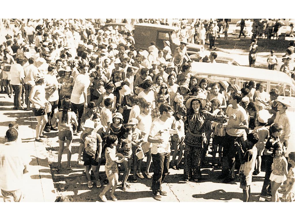 Actitud. Alegría, camaradería, donaire y esplendor, actitudes que distinguen a la Calle Arriba de Las Tablas.()
