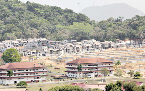 <p>Son las primeras que se construyen de un total de 20,000 proyectadas en un plazo de 20 años en un ambiente totalmente planificado y considerado como una comunidad modelo en Panamá. </p>