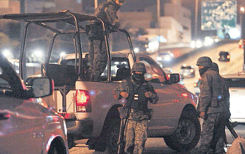 <p>Peligro. Tiran granada en local comercial en Monterrey.</p>