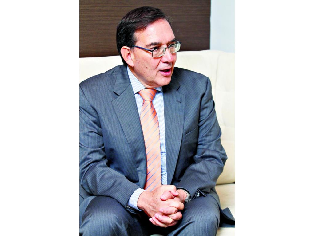 Dr. Ernesto Cardona M.