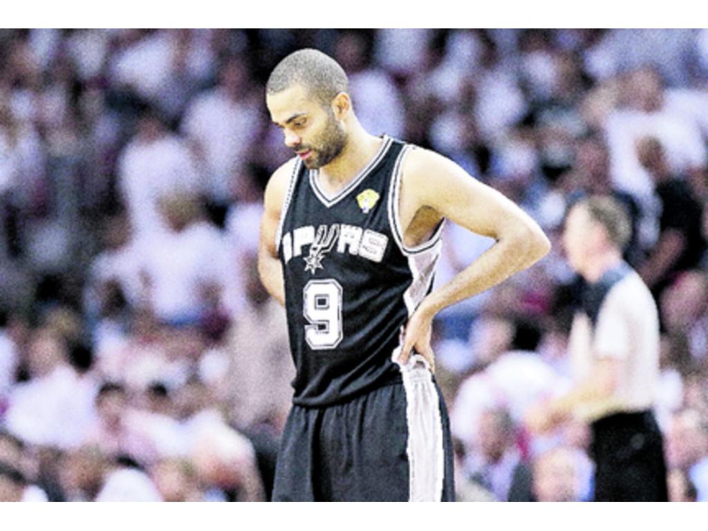 El base francés Tony Parker, de los Spurs de San Antonio, estuvo desaparecido todo el partido, pero especialmente en la segunda parte, y logró 13 tantos, ocho menos de los que sumó en el primer partido. (AP)