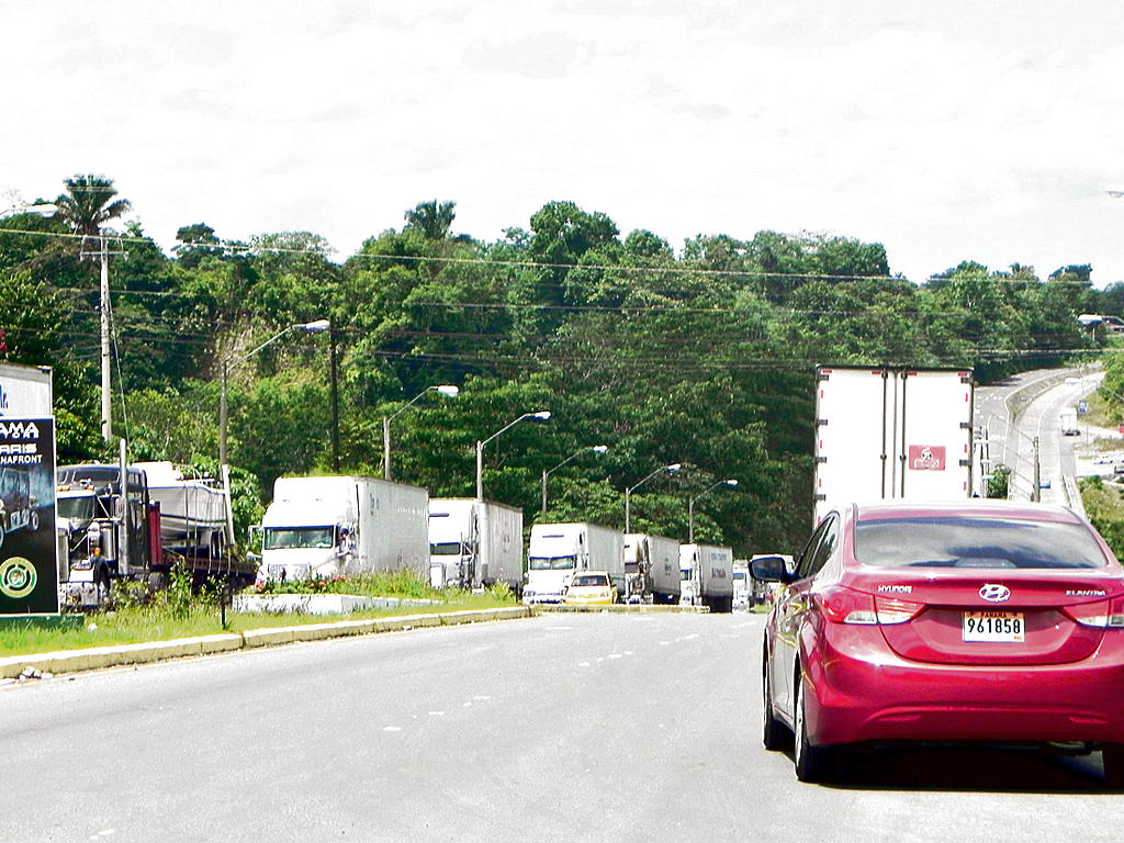 Viaje. Diariamente, 50 camioneros pasan la frontera.(Mayra Madrid)