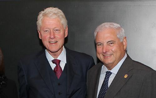 El presidente de la República, Ricardo Martinelli en compañía del ex presidente de los Estados Unidos, Bill Clinton. Foto: Cortesía<br>