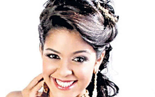 <p>Reina. Astrid C. Tejada</p>
