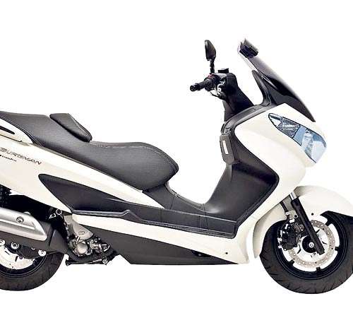 <p>Motor: 1 cilindro 4 tiempos </p>