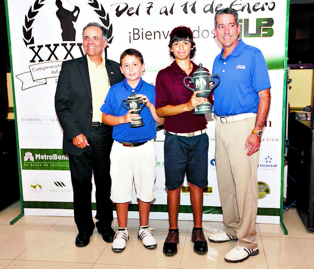 Premiación. Juan M. Arosemena (izq.) y Alfredo Bolaños.()