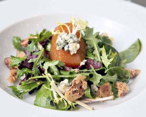 <p>Ensalada de pera escalfada</p>