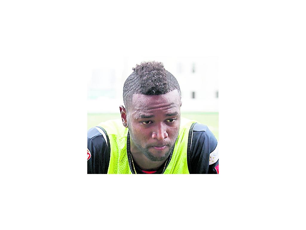 Solo jugó el primer partido, ante El Salvador, y su actuación se puede tildar de regular. Lució bien a la hora de defender, pero en ataque le dio muy poca salida a la Roja. Perdió crédito para ser el titular el 6 de febrero ante Costa Rica.()