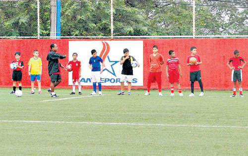<p>Pasión. Los niños entrenan fuertemente.</p>