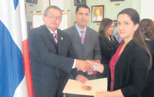 <p>Manuel Hernández, gobernador de la provincia de Panamá, en el acto de juramentación.</p>