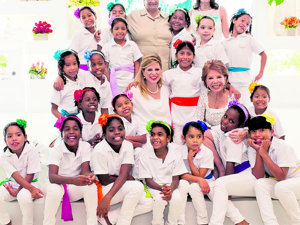 Niñas de Malambo, Sor Lourdes, Cuchi y Cristina.()