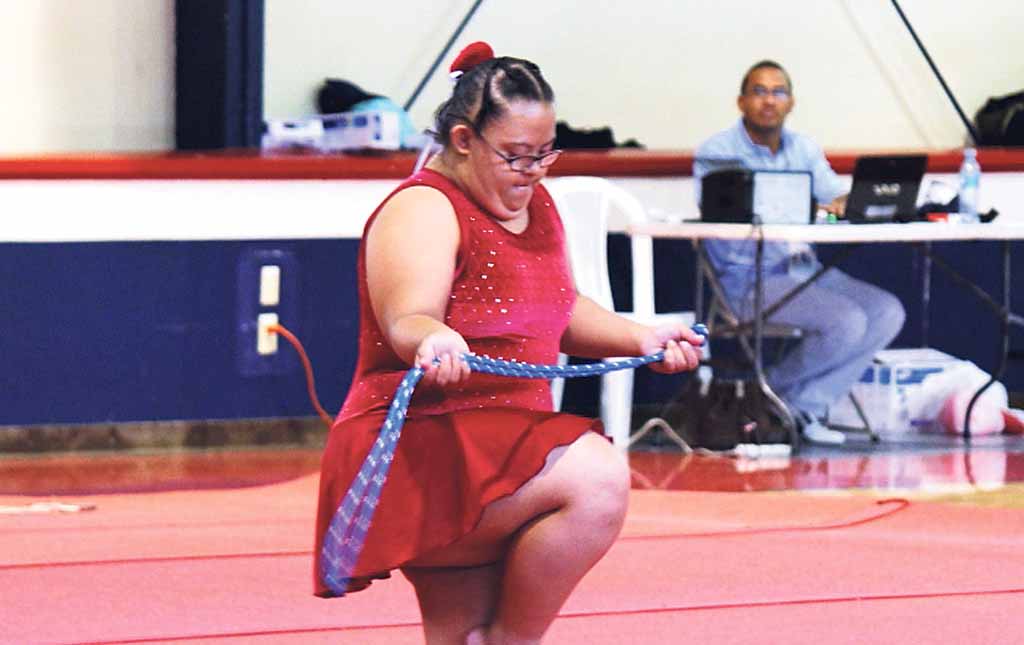 <p>Movimientos. La gimnasia artística cautivó en Balboa.</p>