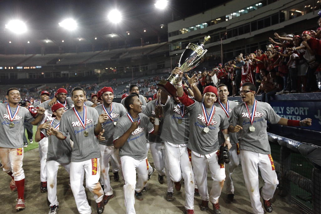 Panamá Metro en la celebración del campeonato en el Estadio Nacional. Foto/Anayansi Gamez.<br>