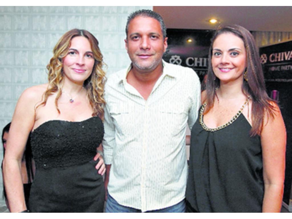 3. Carmen Marín, Mario Zambrano y Carolina Cornejo.