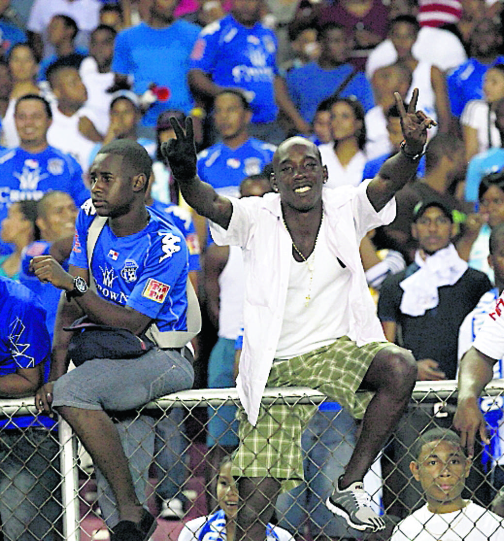 Apoyo. Los hinchas dijeron presente.(Anayansi Gamez)