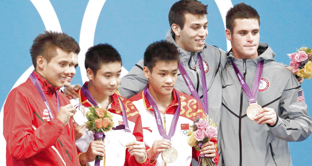 Preseas. Los mexicanos (izq.), chinos y estadounidenses muestran sus medallas.(EFE)