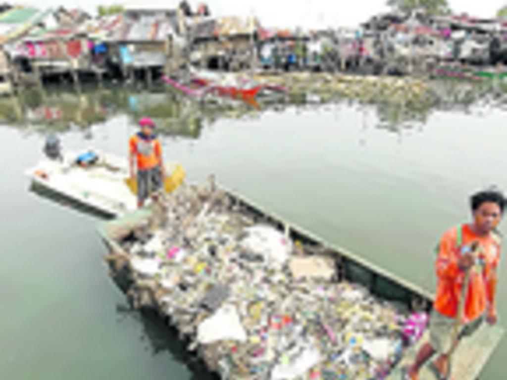 Varios vehículos quedaron aplastados.