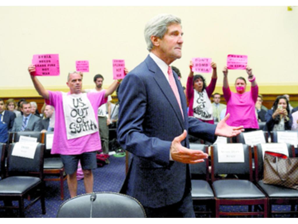 Un grupo de personas protesta contra John Kerry.(EFE)