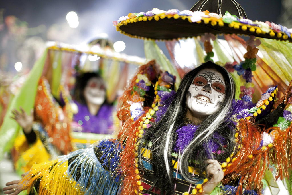 Integrantes de la escuela de samba del Grupo Especial Rosas de Ouro. EFE<br>