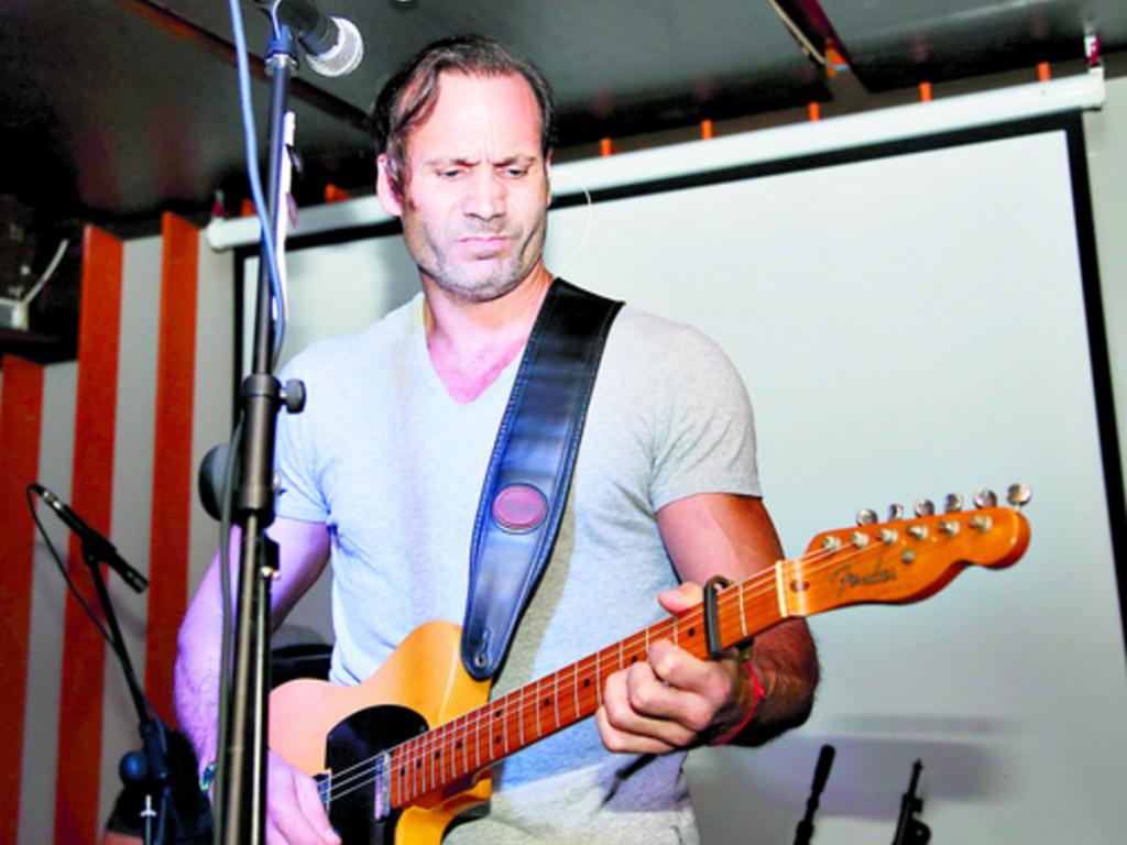 Horacio Valdés, voz y guitarra.(Jorge Valdés.)