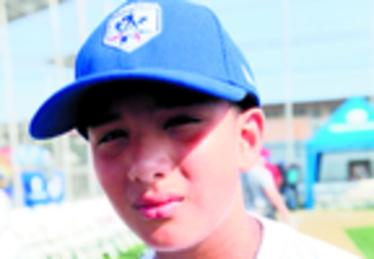 Jonathan Branderis, A mi papá y a mí nos encanta el béisbol, él fue el que me motivó a venir a esta actividad. Además de aprender un poco de los expertos, vengo a divertirme y a disfrutar con mis amigos.(Quién te motivó a formar parte de este evento dep