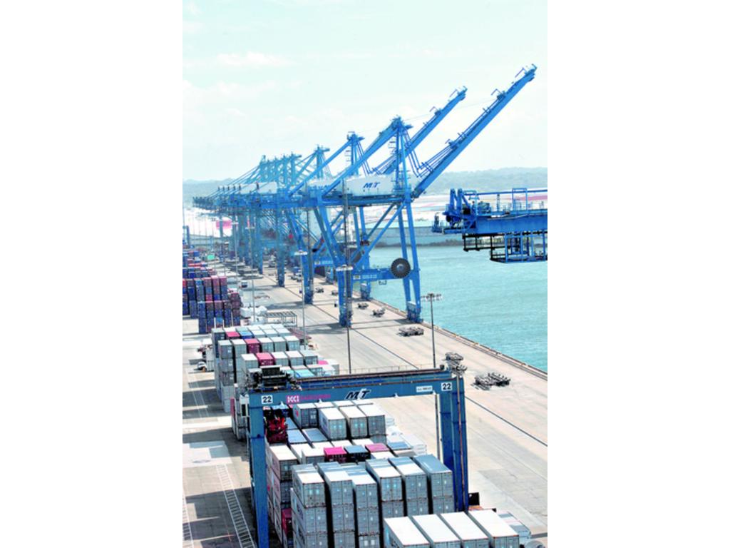Los puertos en Panamá requieren de personal calificado que se comprometa con sus obligaciones. Los puertos nacionales requieren de personal, desde mecánicos hasta operadores de grúas.(Víctor Arosemena)