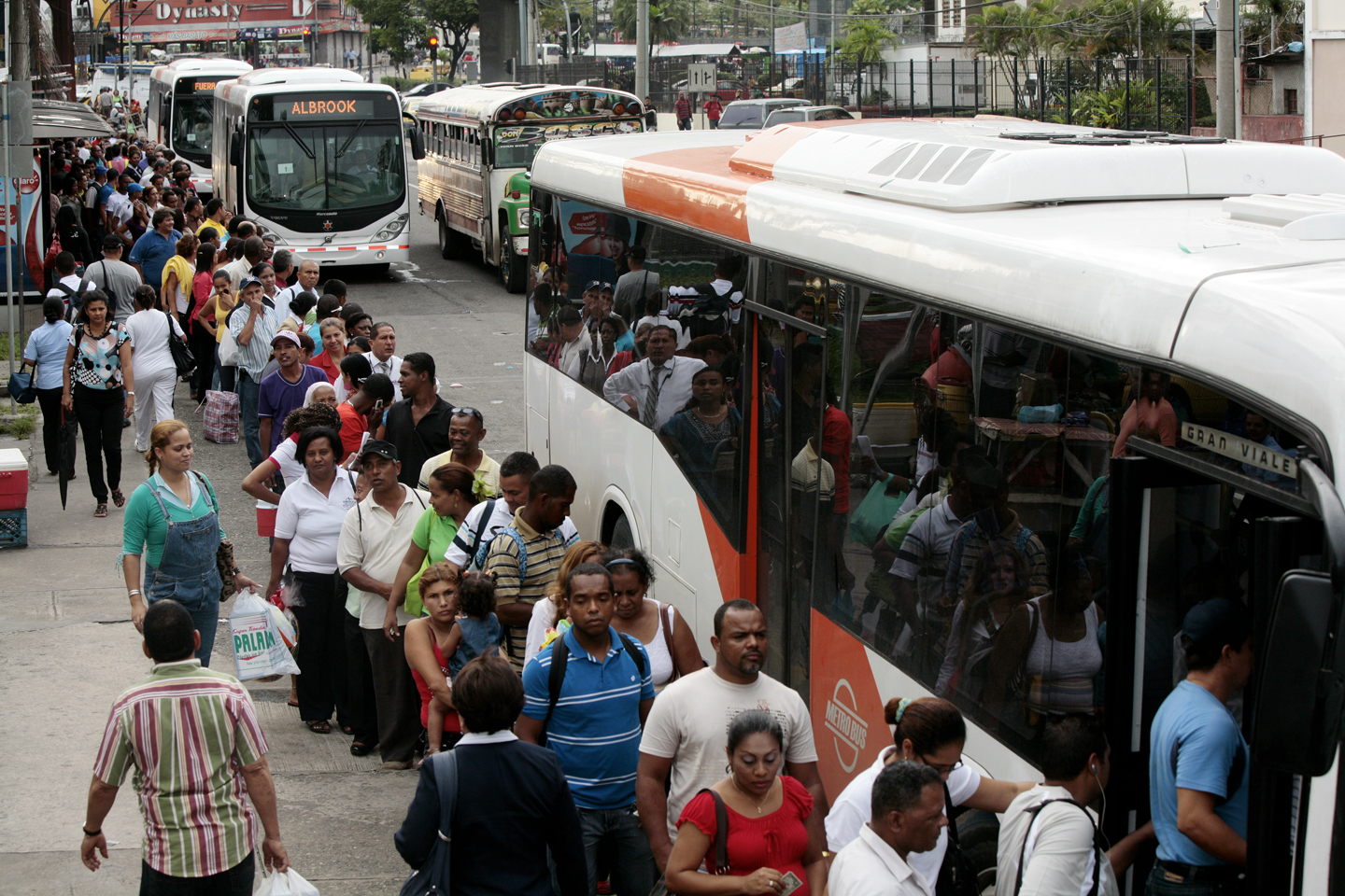 La empresa Mi Bus mantiene la deuda con los usuarios, de reducir el
tiempo en que demora en llegar un bus a algunas de las paradas.Foto/Archivo