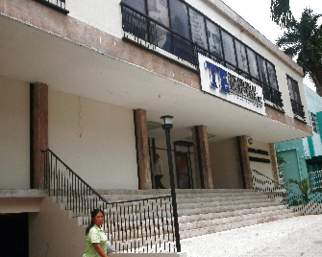 El TE procedió a dejar sin efecto las postulaciones efectuadas por el partido CD respecto a sus candidatos al Parlacen, en las pasadas elecciones del 3 de mayo de 2009.()
