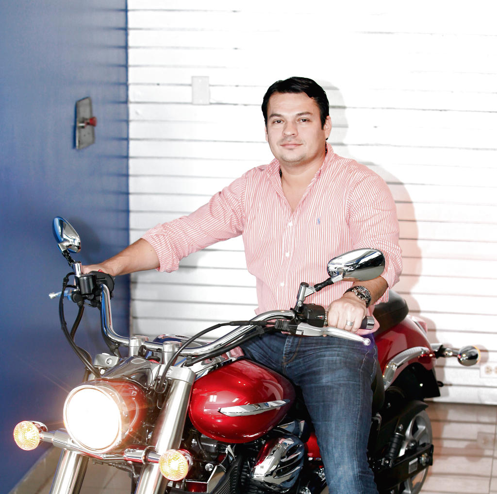 "ESTÁ EQUIPADA PARA BRINDAR UNA EXCELENTE CONDUCCIÓN Y UN BUEN RENDIMIENTO", José de la Guardia, gerente de ventas, Yamaha Plaza.(Carlos Castro)