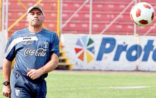 <p>Entrenador. Luis Suárez le quiere pasar presión a la Roja.</p>