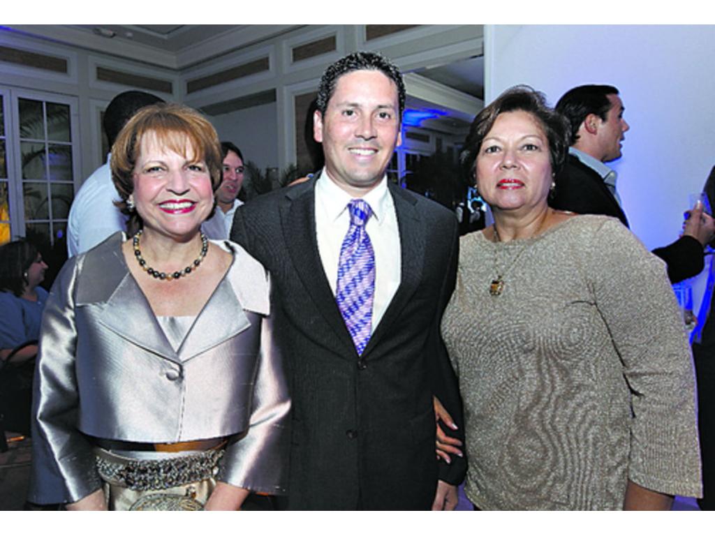 12. Adriana de Vallarino, Joaquín Boyd y Wally Ulloa.