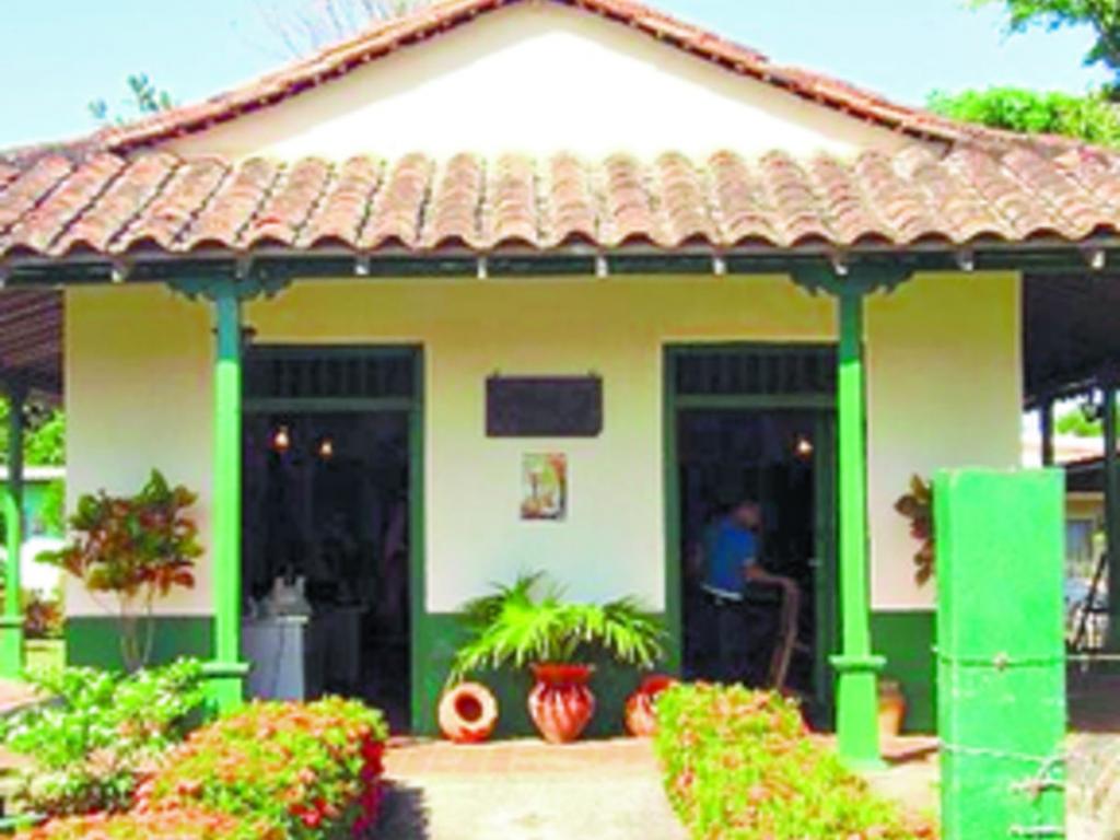 Casa del Puerto es un alojamiento ubicado frente al mar.