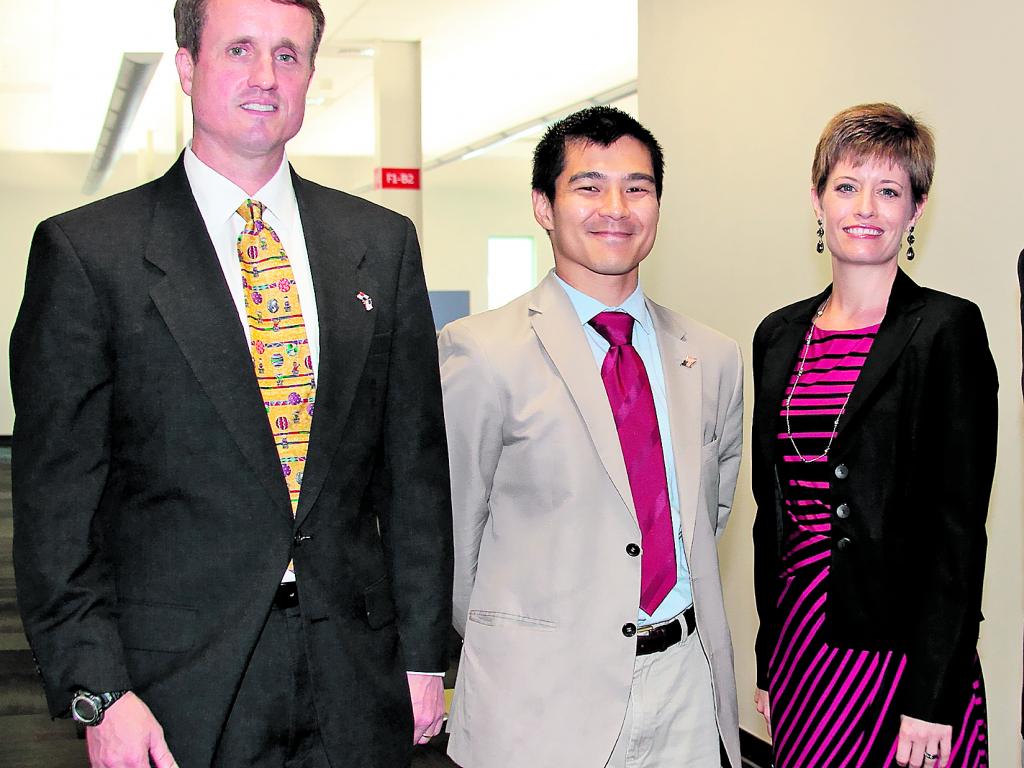 David Searby, Dao Nar y Julianne Murphy.()
