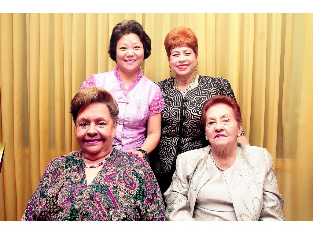 Diana de Chang, Zia Elena Lee, Marcela de Rodríguez y Fulvia de Lee.()