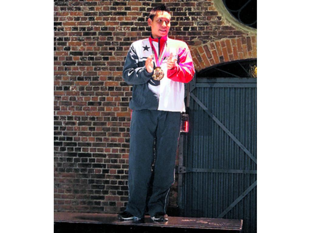 José Luis Morán en el podio con la medalla.(Cortesía de Pandeportes)