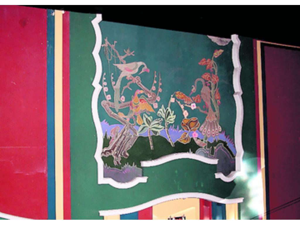 Los frescos fueron restaurados y todo el teatro pintado.