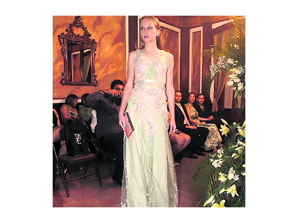 Vestido en color menta.(Omar Morales.)