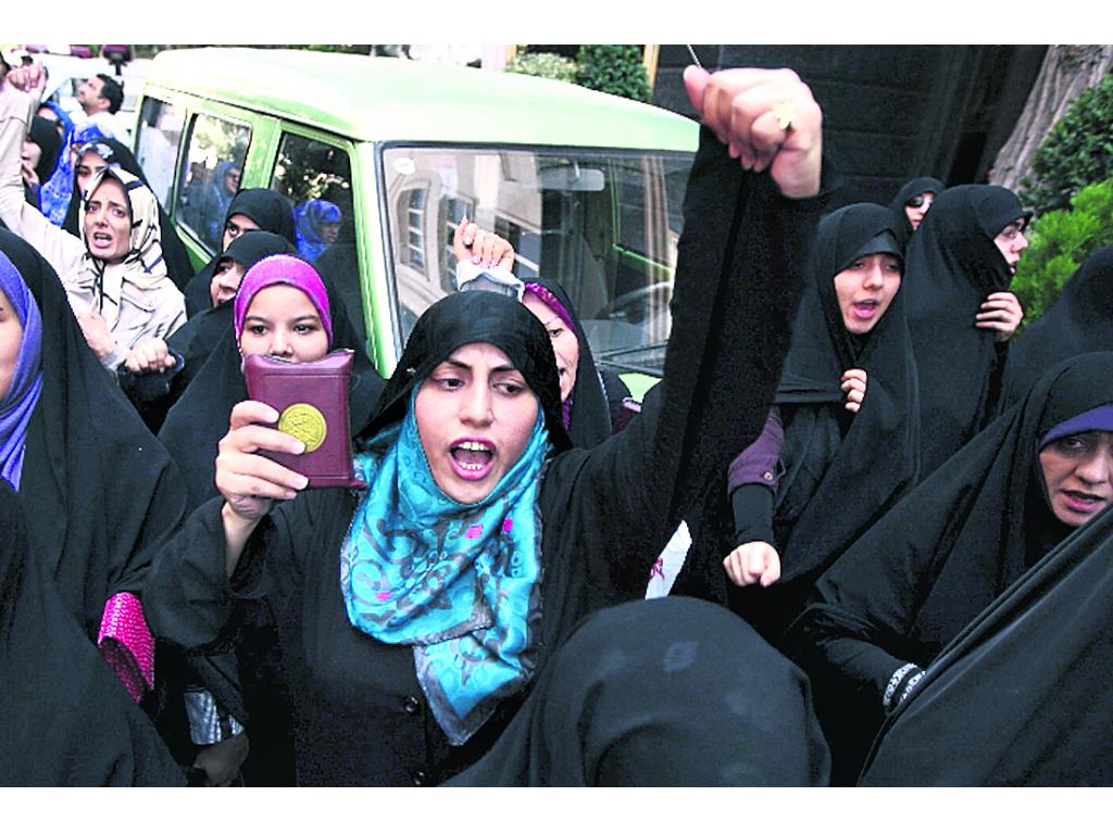 Mujeres iraníes también se tomaron las calles.(EFE)