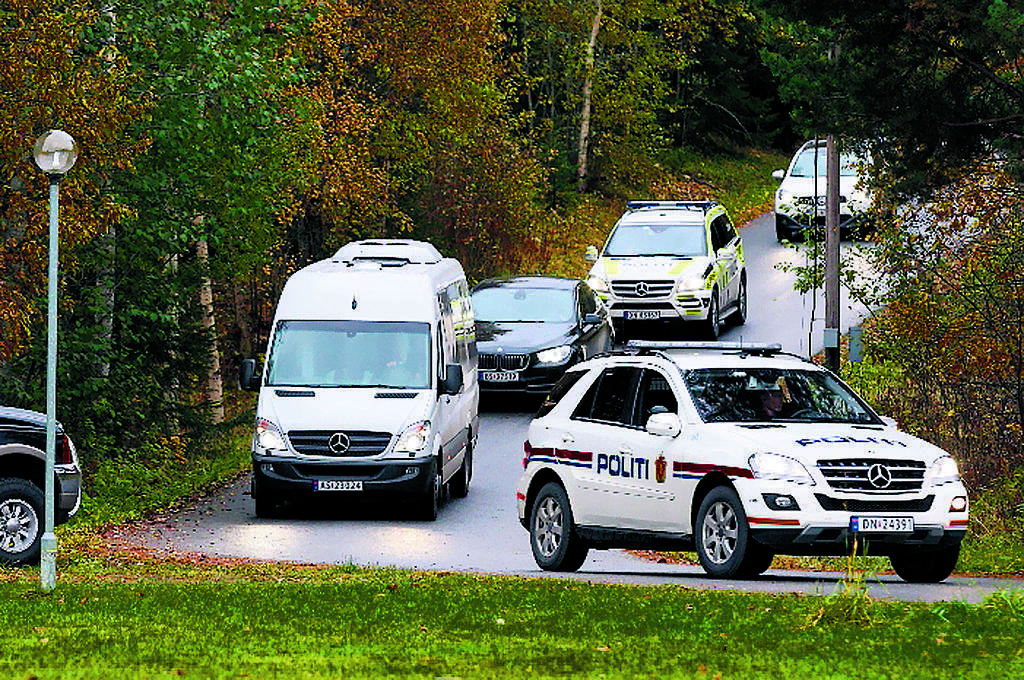 Protección. Un convoy acompañaba a las delegaciones.(AP)