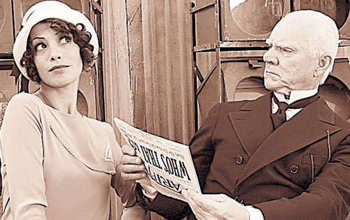 <p>Actriz. Una fan, Peppy Miller, se convierte en una estrella del cine sonoro.</p>