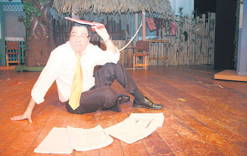 <p>Félix. Dirigía Mi lugar favorito y ensayaba dos más.</p>