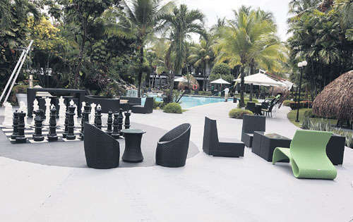 <p>Jardines. El área al aire libre está en el centro del hotel.</p>