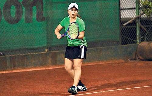 <p>Saque. Lista para poner la pelota en juego.</p>