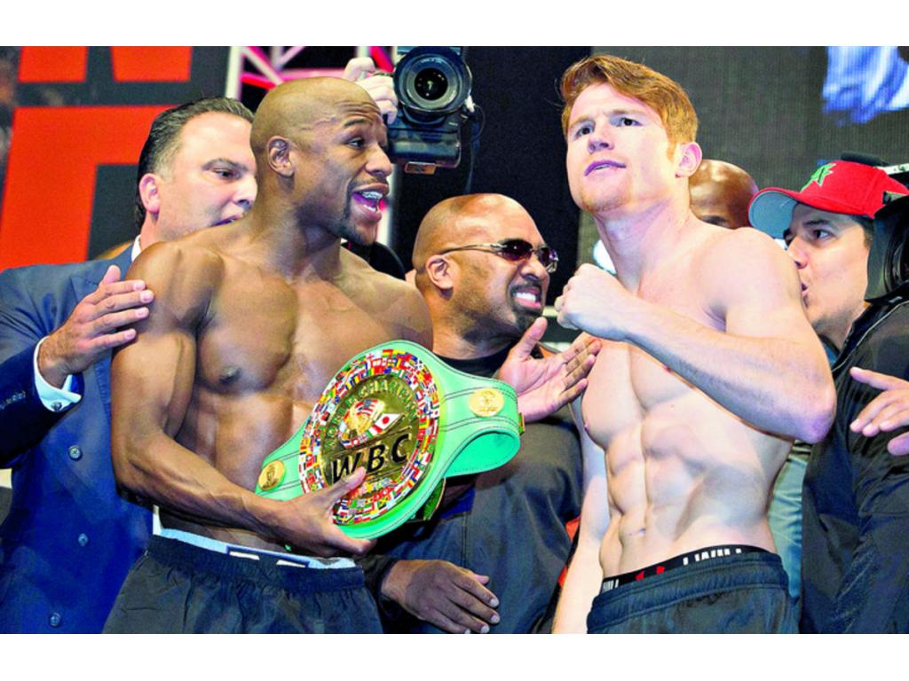 Floyd Mayweather Jr. fue abucheado y aplaudido al mismo tiempo, muchas personas lo aman y otros lo odian.(AP)