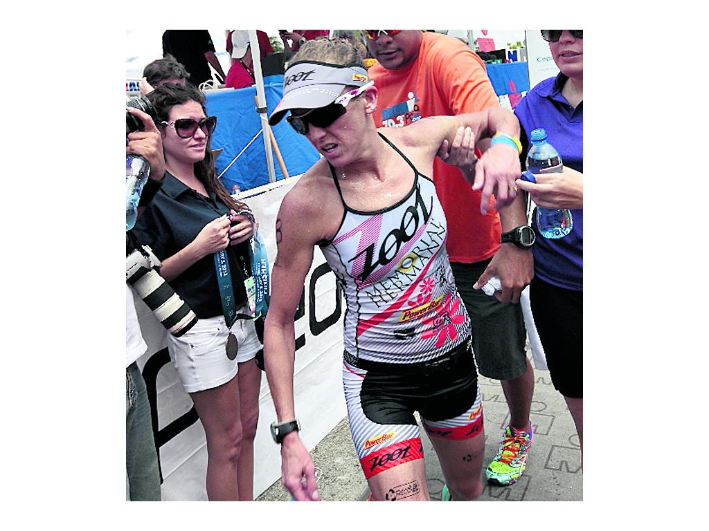 Kelly Williamson terminó tambaleando.(Anayansi Gamez)